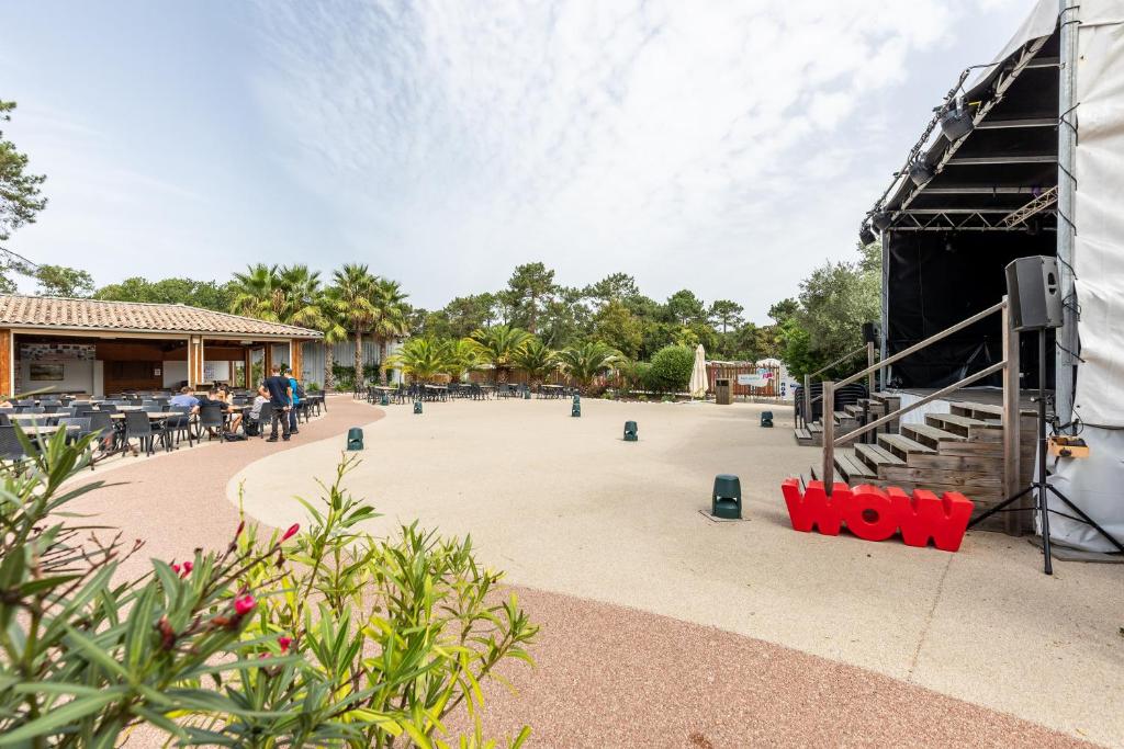 Ogród w obiekcie Mobilhome 6-8 personnes Cap Ferret