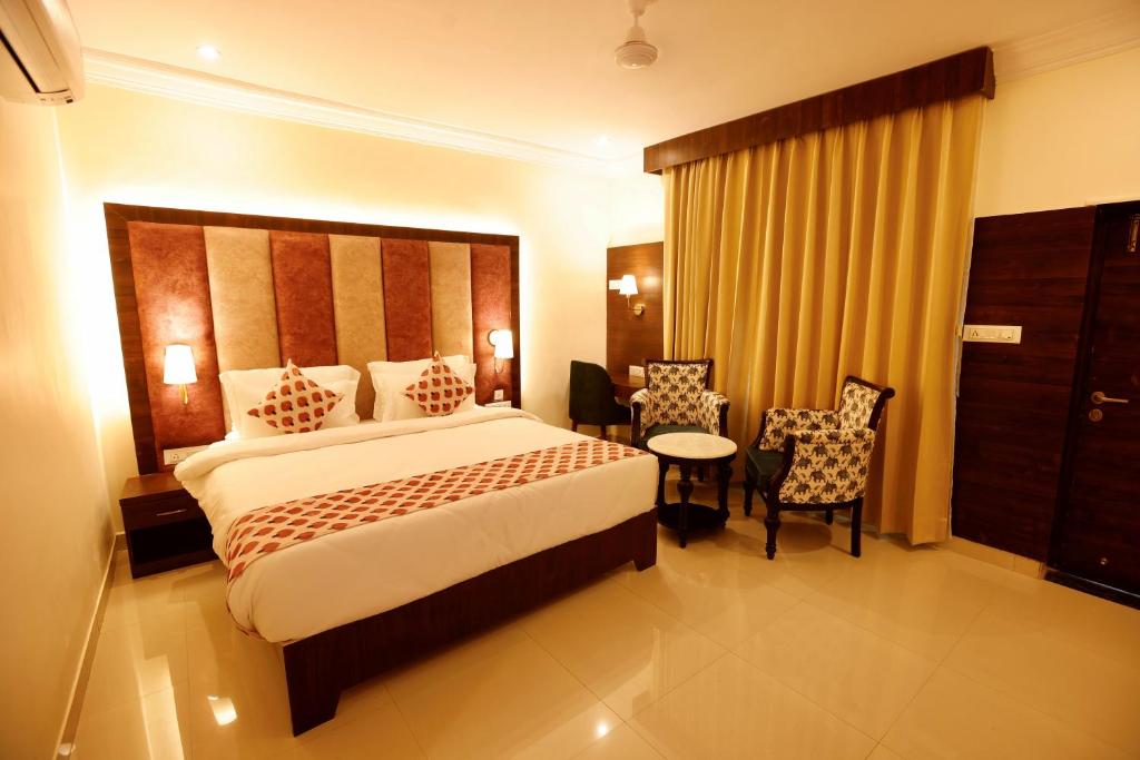 a hotel room with a bed and a table and chairs at Jal Dhara Resort in Kumbhalgarh