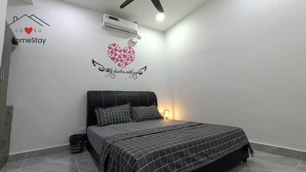 Postel nebo postele na pokoji v ubytování Loveu homestay 5 Blossom