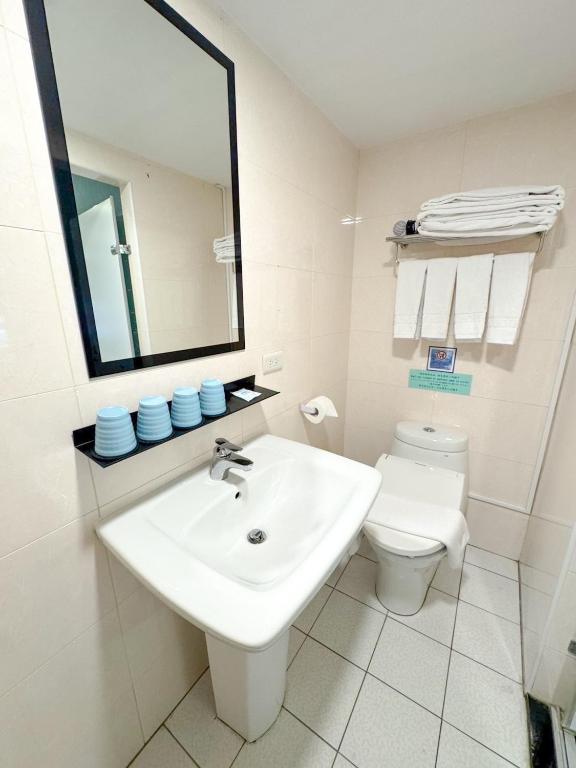 Bilik mandi di 西門雲町旅店 Sky Gate Hotel