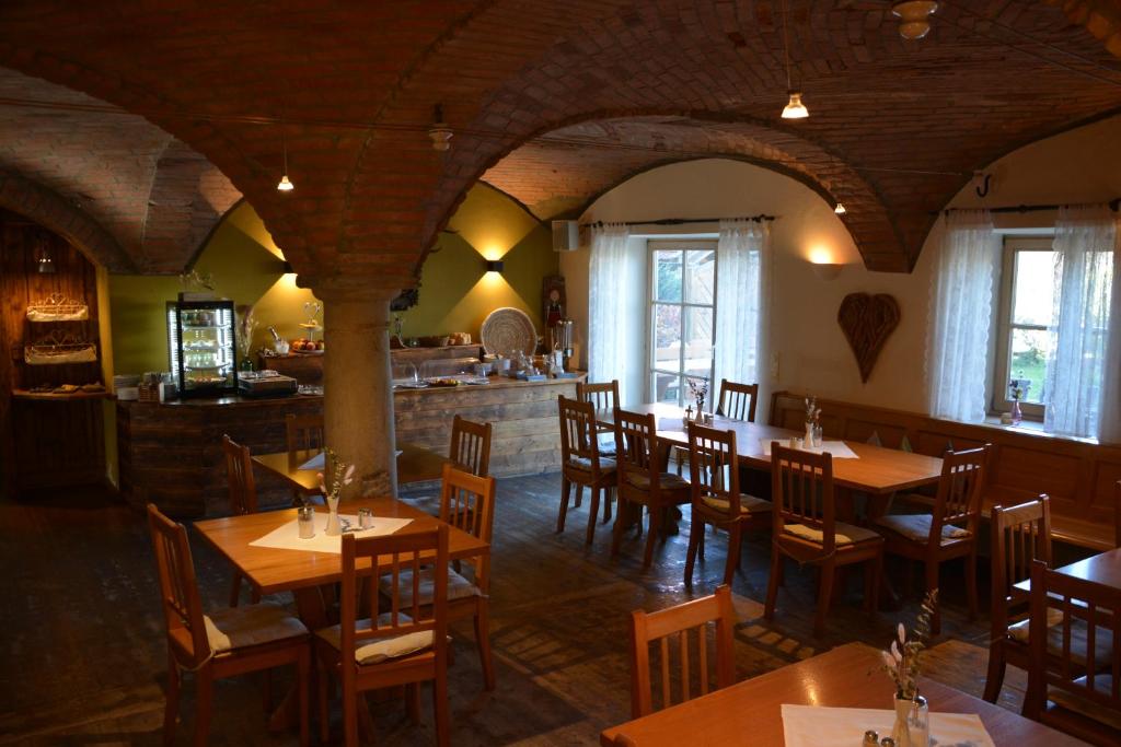 Restaurace v ubytování Hotel Garni Kern