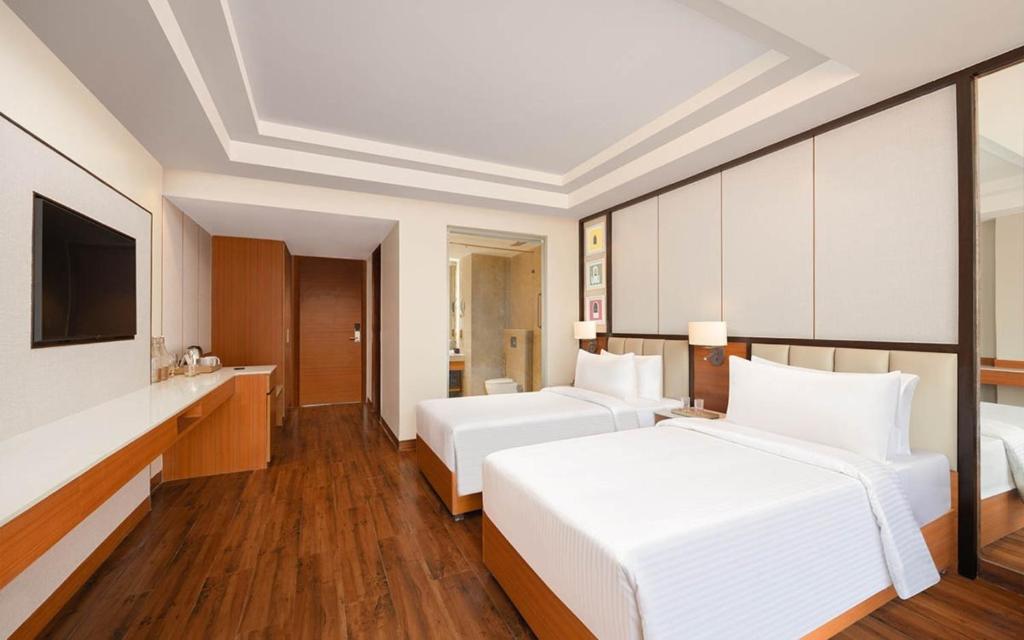 Postel nebo postele na pokoji v ubytování Fortune Select Candolim, Goa - Member ITC Hotels' Group