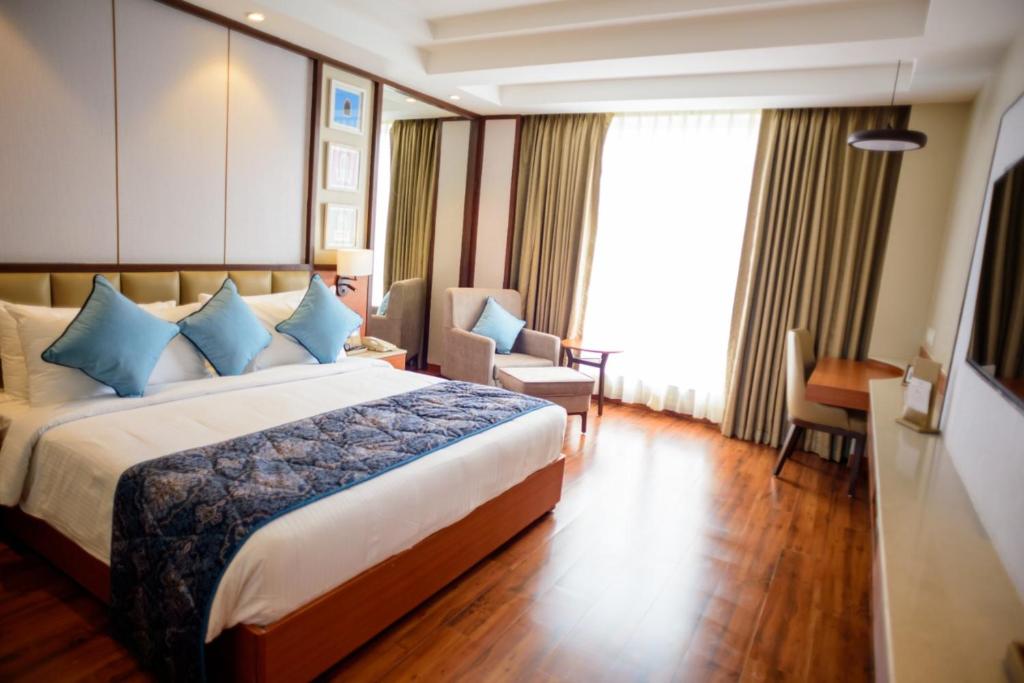 Postel nebo postele na pokoji v ubytování Fortune Select Candolim, Goa - Member ITC Hotels' Group