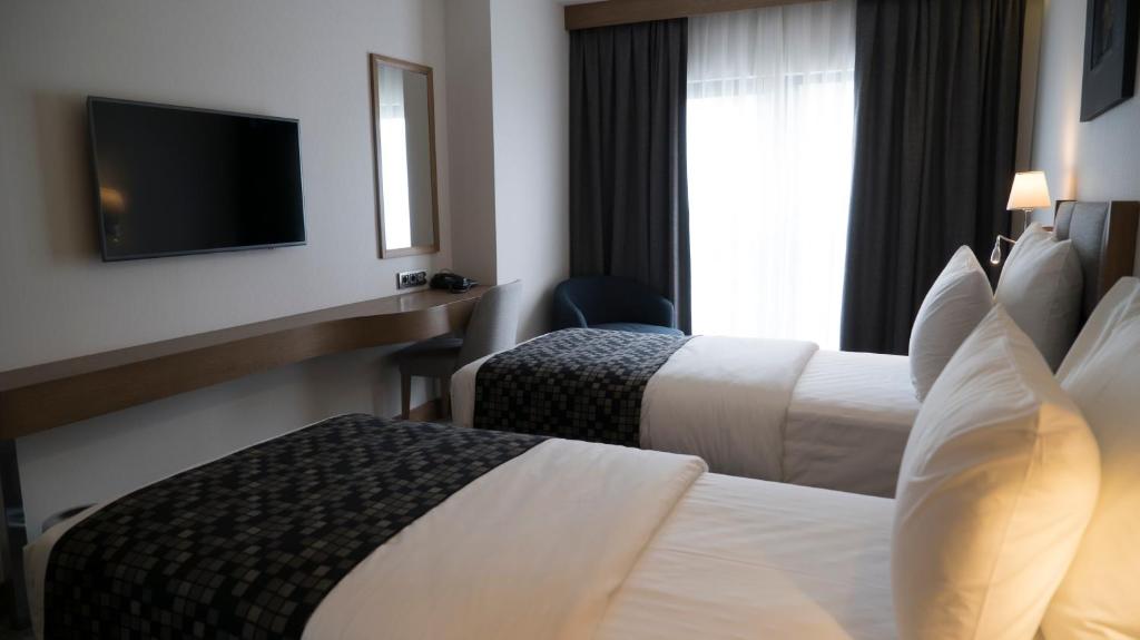 A bed or beds in a room at Yuksel Istanbul Yenikapı Hotel