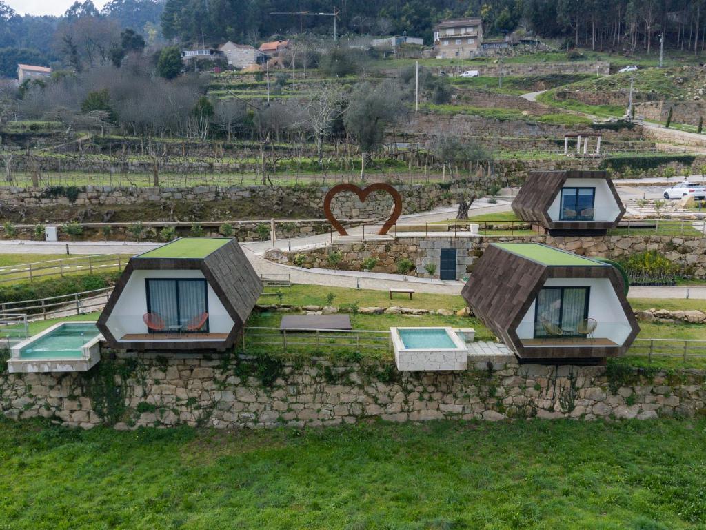 a group of three houses on a stone wall at Quinta Casal da Silva 1951 in Magrelos