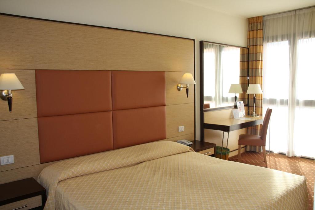 Postel nebo postele na pokoji v ubytování Inn Hotel