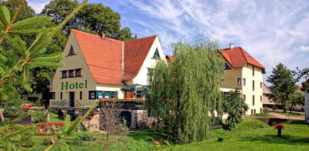 a large house with a red roof at Hotel & Restaurant 5 Linden in Wickerode