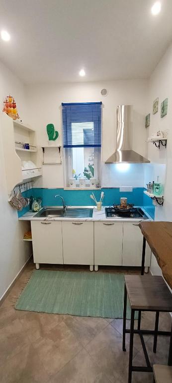Kuchyň nebo kuchyňský kout v ubytování B&B il MENHIR