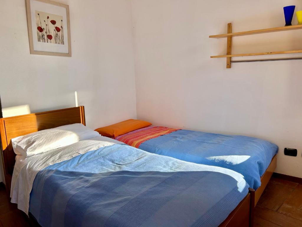 A bed or beds in a room at Al civico 7 Relax a due passi dal lago di Como