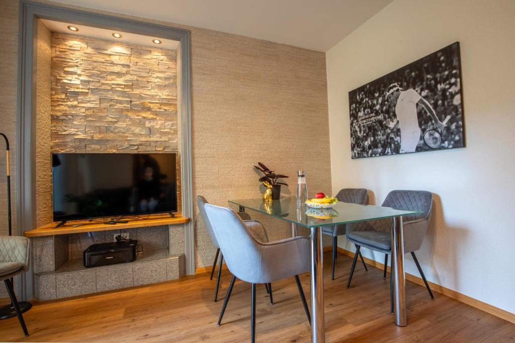 TV o dispositivi per l'intrattenimento presso Special ROGER F RABBIT 1 Apartment, Roche Towers, 10-STAR