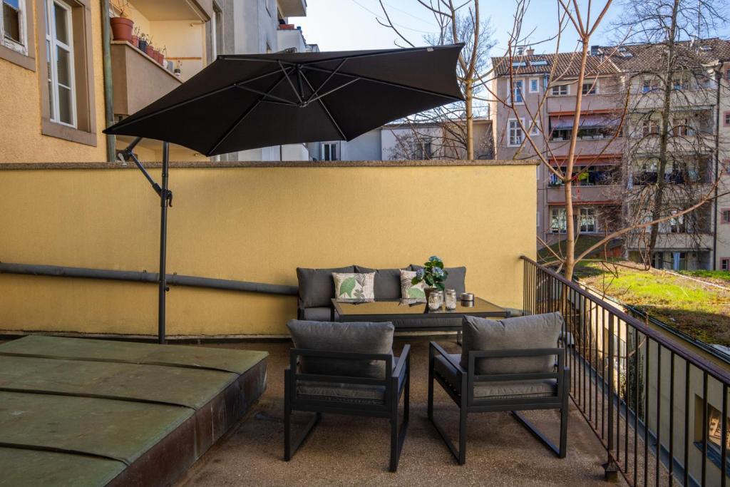 Balcone o terrazza di Special ROGER F RABBIT 1 Apartment, Roche Towers, 10-STAR