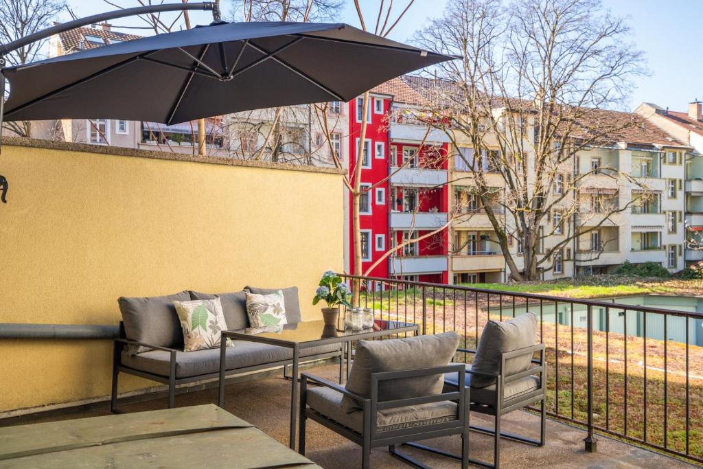 Balcone o terrazza di Special ROGER F RABBIT 1 Apartment, Roche Towers, 10-STAR