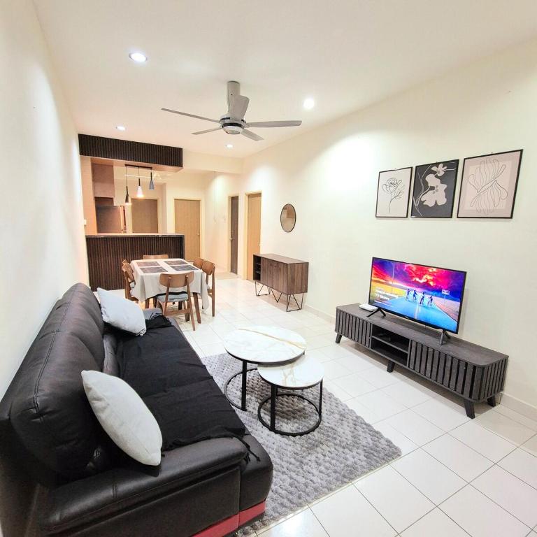 Телевизор и/или развлекательный центр в MiCasa Homestay Keningau
