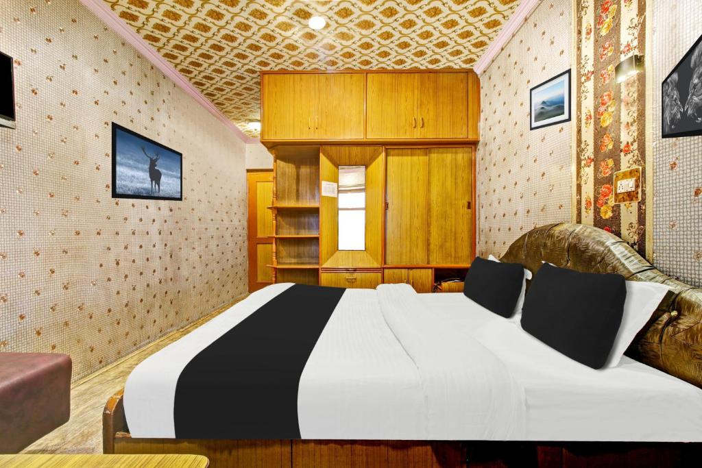 Postel nebo postele na pokoji v ubytování Hotel O Residency Road Srinagar