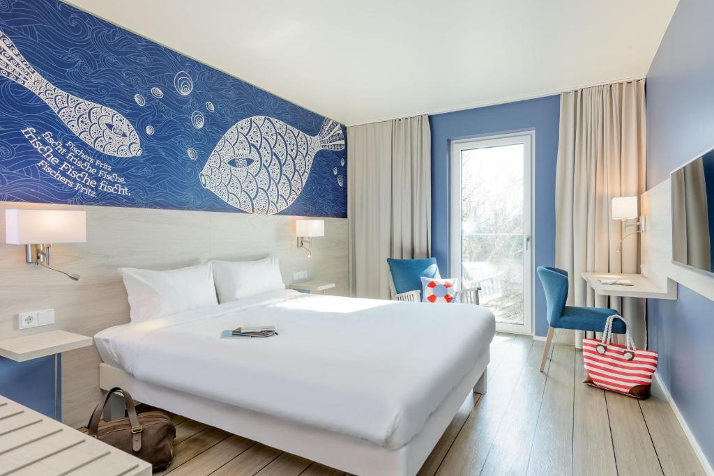 Postel nebo postele na pokoji v ubytování Ibis Styles Konstanz