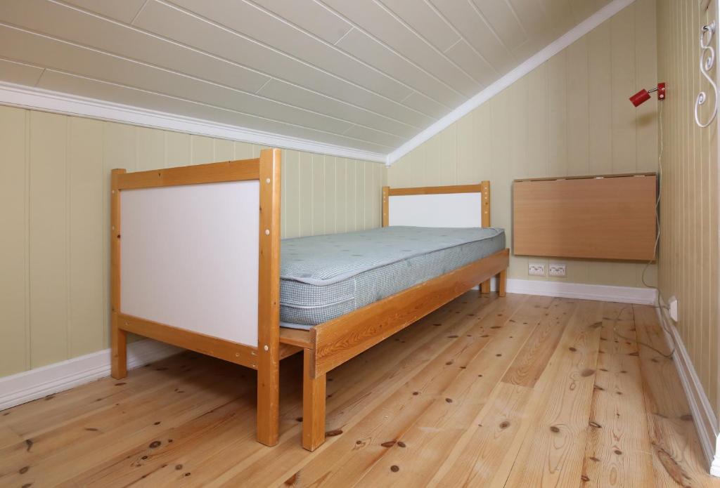Postel nebo postele na pokoji v ubytování Sentrumsnær i Kongsberg