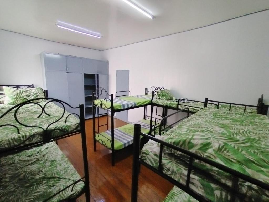 Giường trong phòng chung tại BahayMandaragat