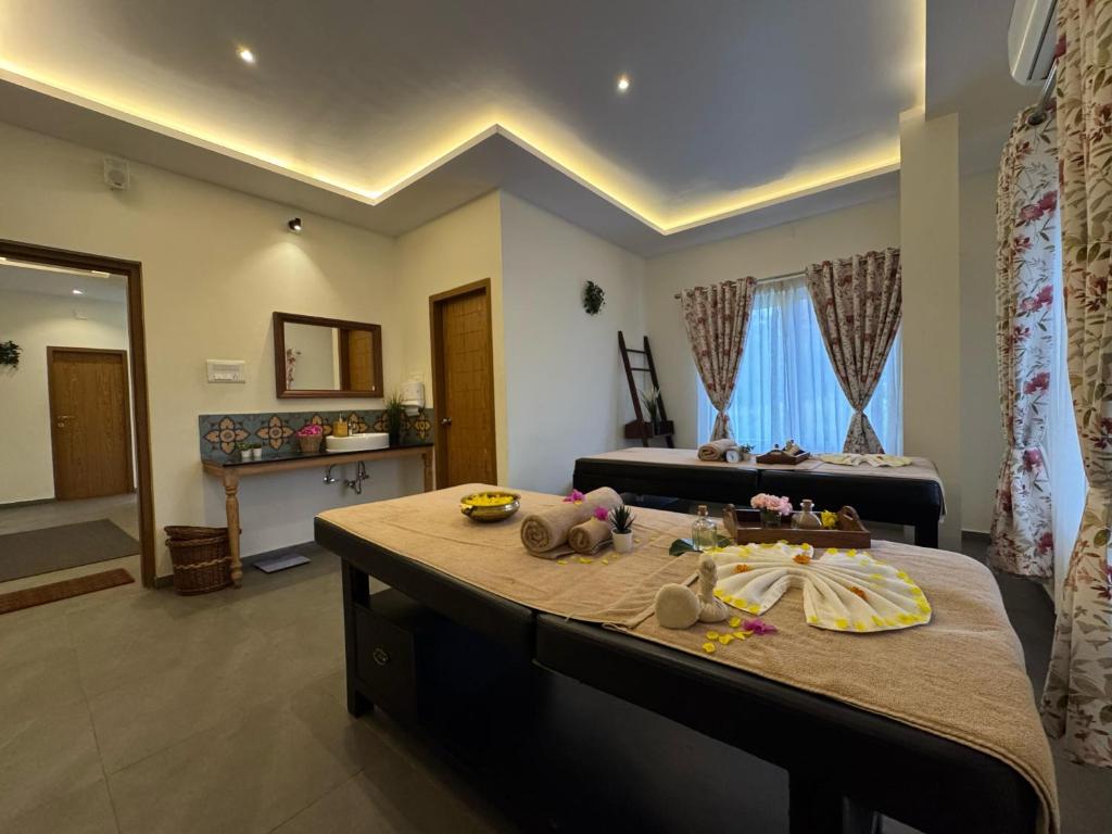 Η κουζίνα ή μικρή κουζίνα στο Machaan Wilderness Lodge Nagarahole