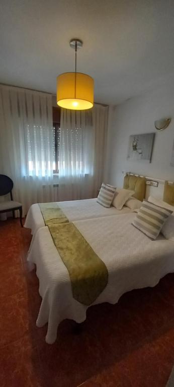 Postel nebo postele na pokoji v ubytování Hostal Las Cadenas