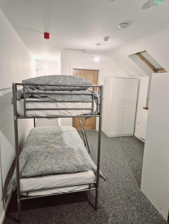Postel nebo postele na pokoji v ubytování Laneway Hostel Lahinch