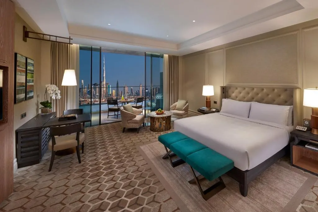 Club Deluxe Skyline View King Room with Club Lounge Access - including Daily Breakfast & Afternoon Tea, Evening Drinks & Canapes