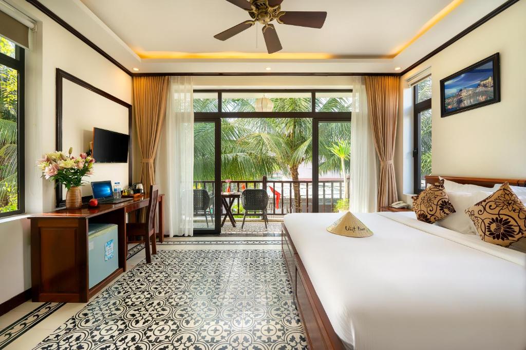 Postel nebo postele na pokoji v ubytování Hoi An Discovery Villa
