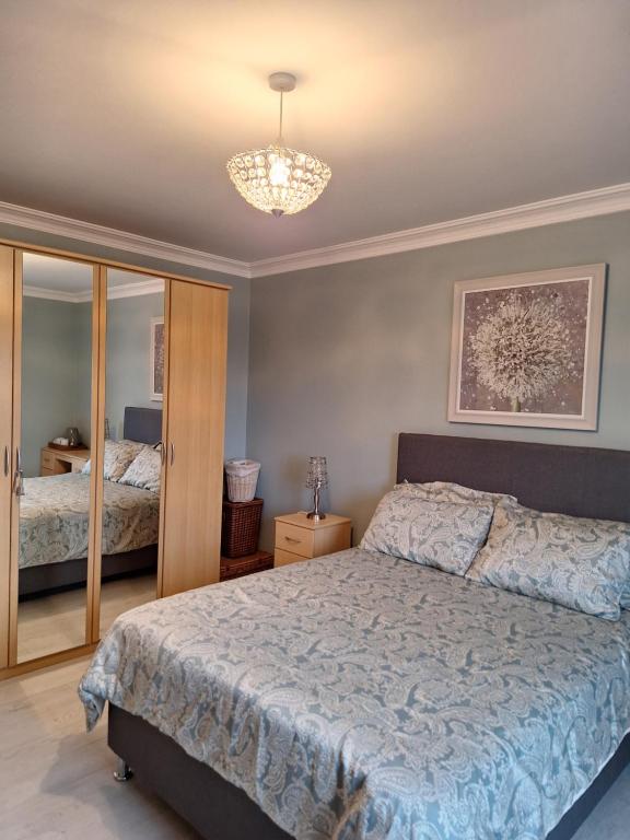 Postel nebo postele na pokoji v ubytování Ballnamona house