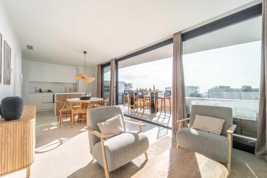Casa Lozano - Sea View Apartment with Terrace and Pool, Higueron West, Fuengirola