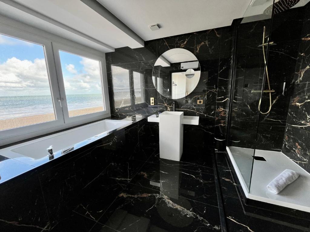Kúpeľňa v ubytovaní La Suite Luxe : Vue Mer - Malo'cation