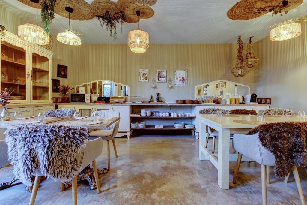 A seating area at Hotel de Riu Boutique