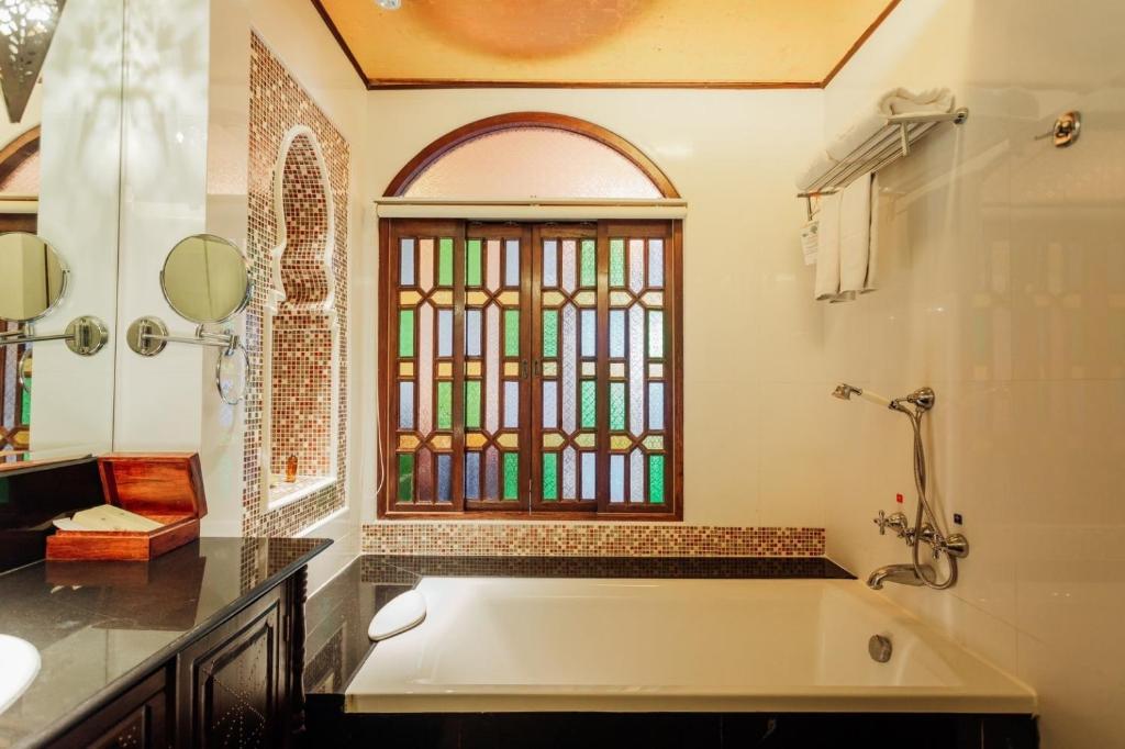 SHEIK ISTANA HOTEL CHIANGMAl - Resim 45