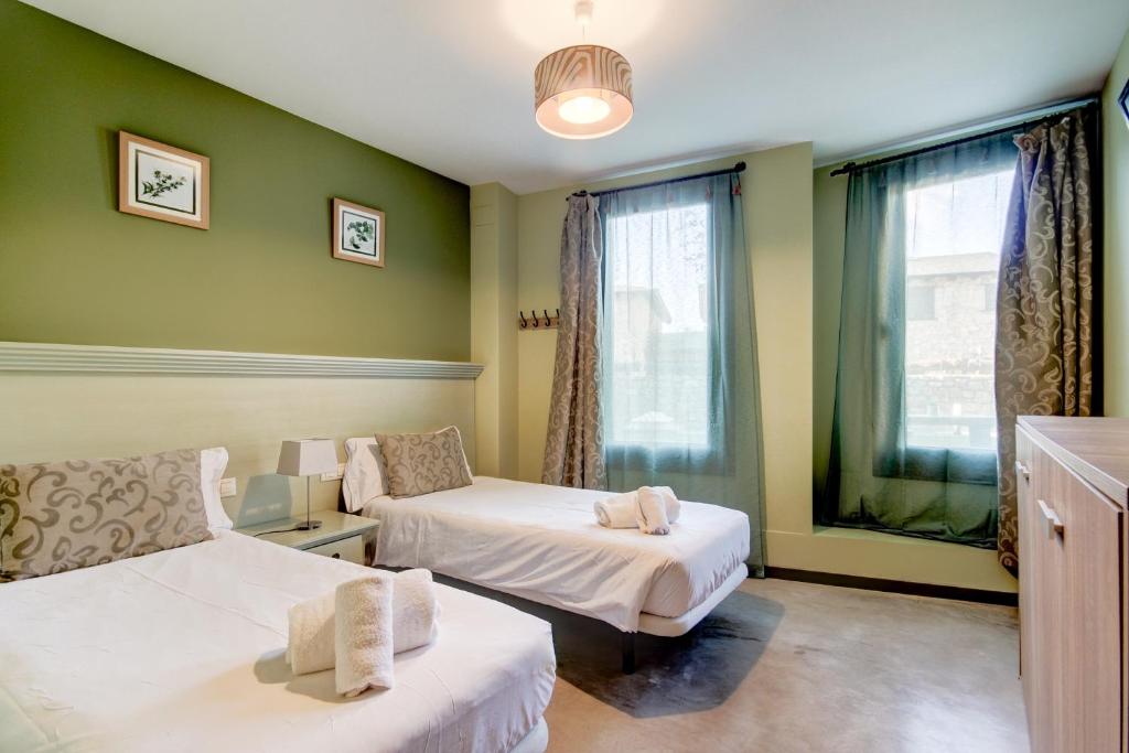A bed or beds in a room at Hotel de Riu Boutique