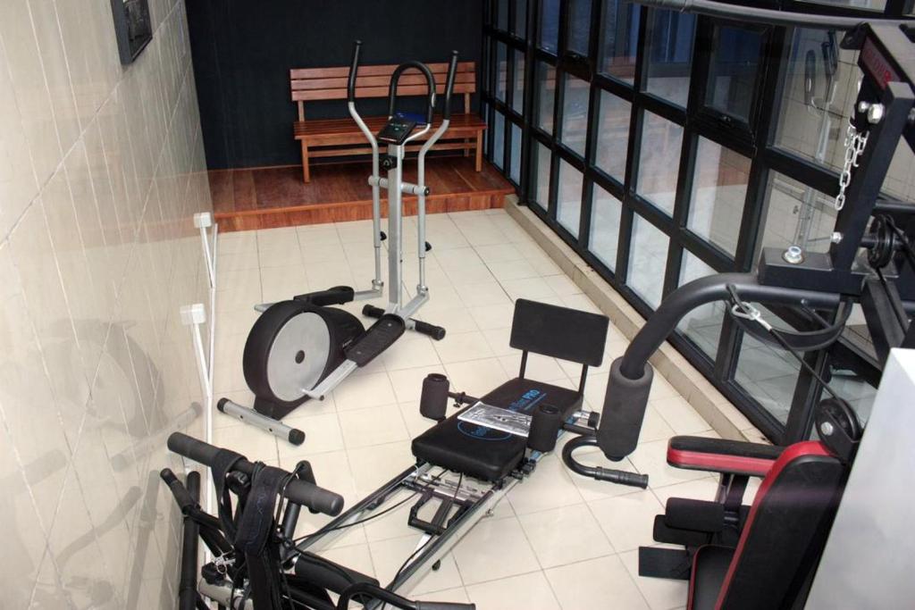Fitness centrum a/nebo fitness zařízení v ubytování Futuris Hotel