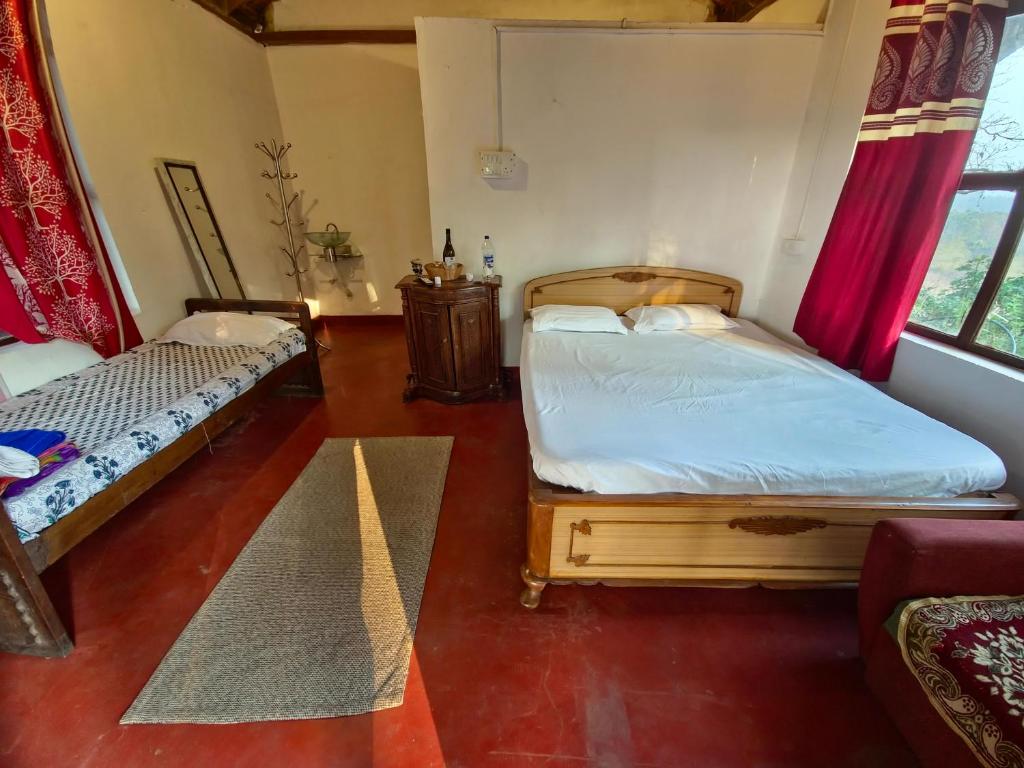 Un pat sau paturi într-o cameră la Coorg tribal land homestay