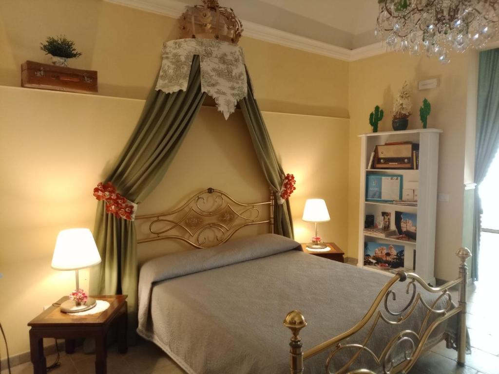 A bed or beds in a room at Pomona Noto