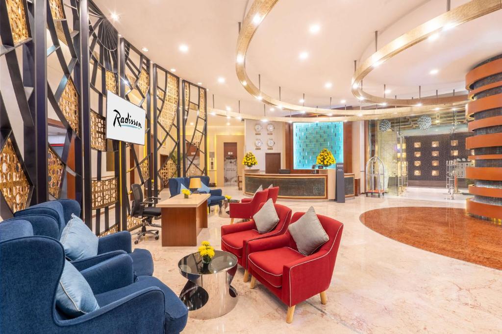 Posezení v ubytování Radisson Gurugram Sohna Road City Center