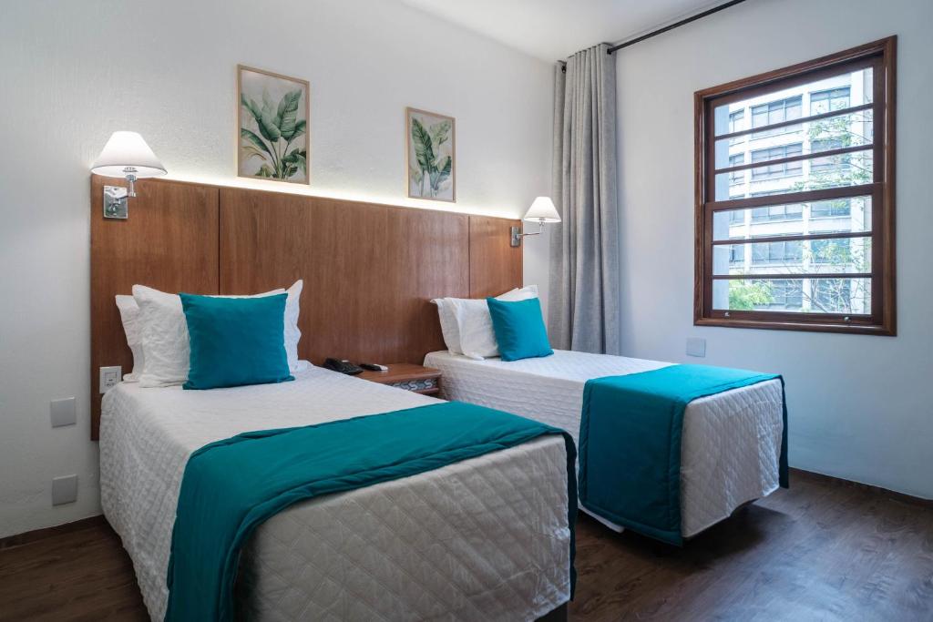 Ένα ή περισσότερα κρεβάτια σε δωμάτιο στο Hotel Normandie - by Easy Hotéis