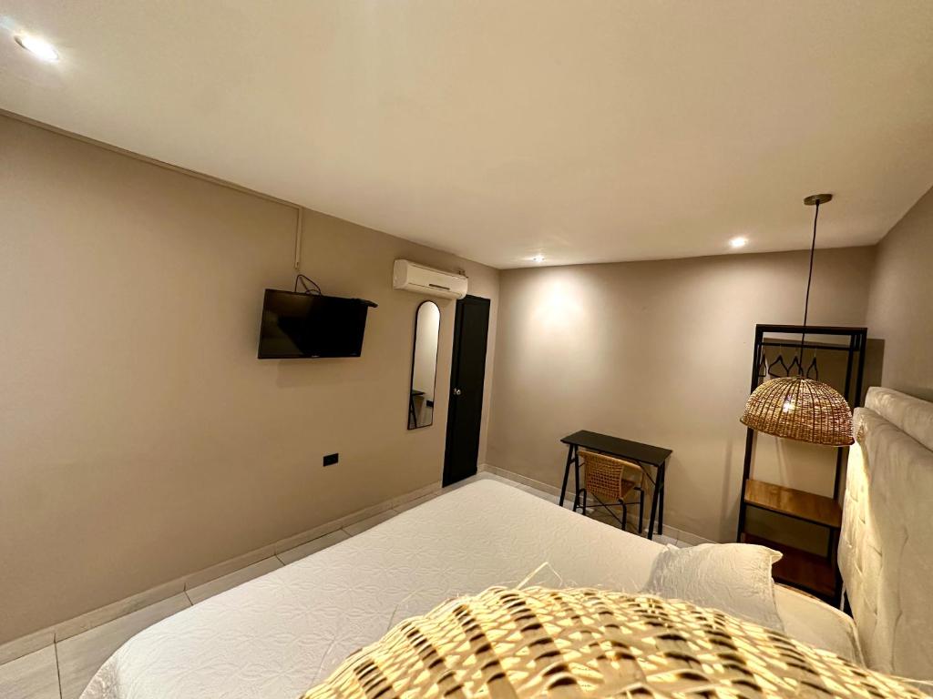 Postel nebo postele na pokoji v ubytování Hotel Londres