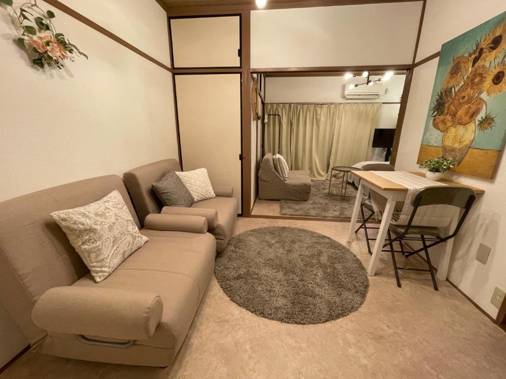 Posezení v ubytování NEW-OPEN Best Shinjuku Modern Full-furnished Family size Apartment5 ONLY 2min to Shinjuku by Train