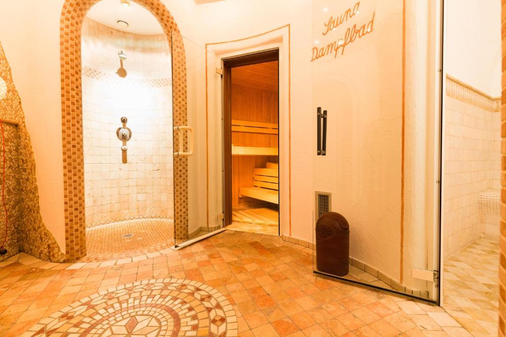 Postel nebo postele na pokoji v ubytování Hotel Rosenheim