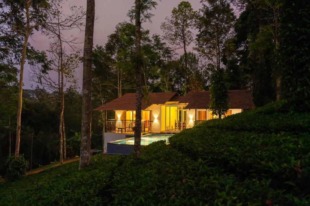 Bazén v ubytování Tealawn Pool Villa, Munnar nebo v jeho okolí