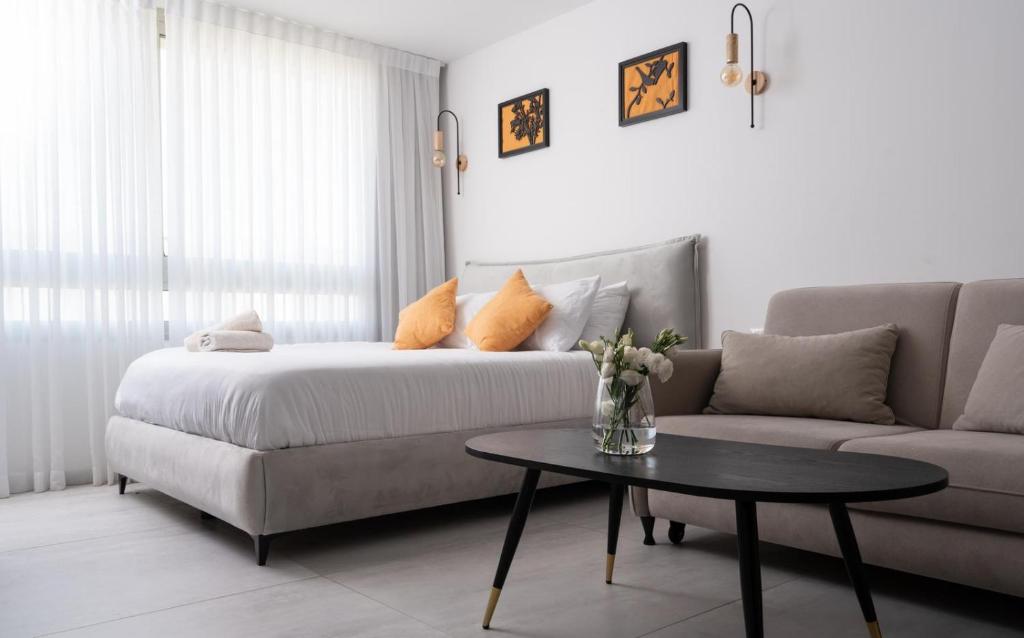 a living room with a couch and a table at סי סייד אילת חדר משפחתי מפנק עם נוף לים in Eilat