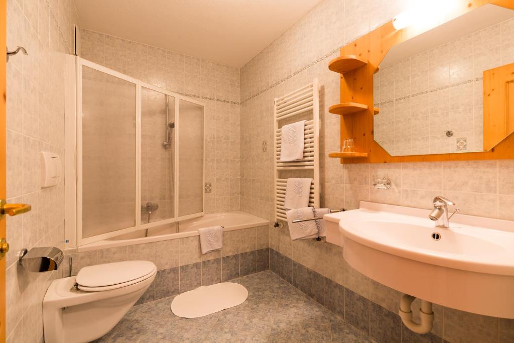 Koupelna v ubytování Hotel Rosenheim
