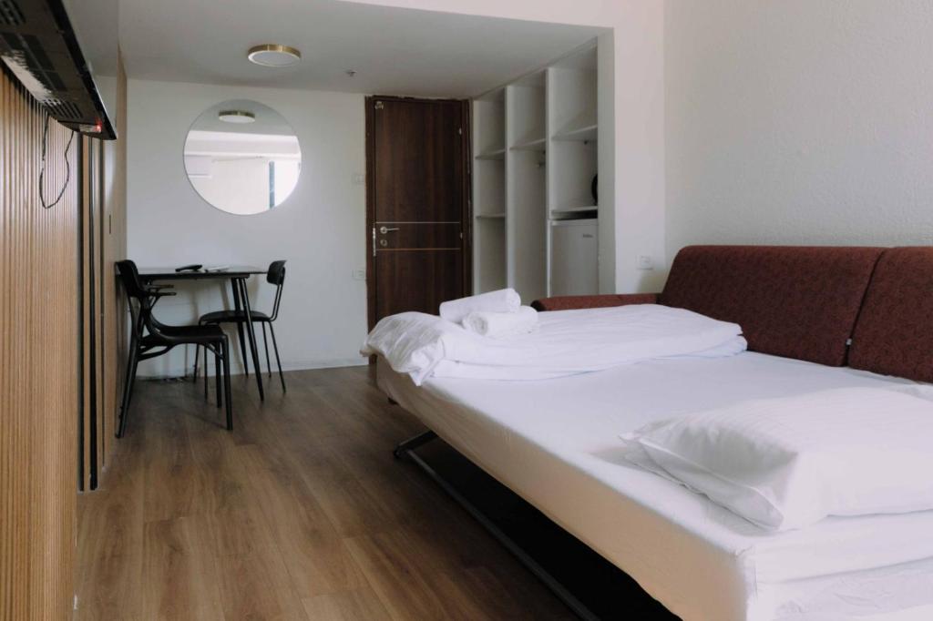 Postel nebo postele na pokoji v ubytování Rich Boutique Hotel