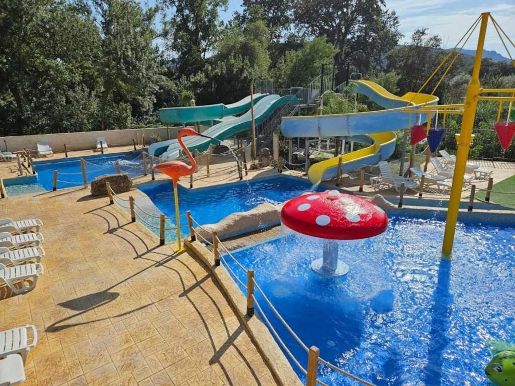 Photo de la galerie de l'établissement Camping 4 étoiles - Parc aquatique - ccb0dfc, à Hyères