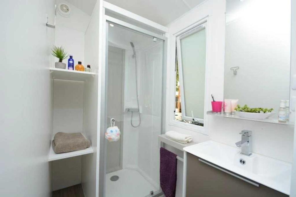 Photo de la galerie de l'établissement Camping 4 étoiles - Parc aquatique - ccb0dfc, à Hyères