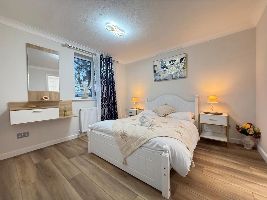Postel nebo postele na pokoji v ubytování Flat in Surrey