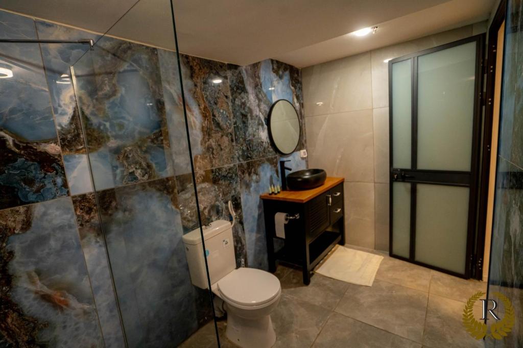 Koupelna v ubytování Rich Boutique Hotel