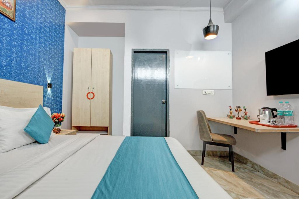 Postel nebo postele na pokoji v ubytování Royal Spark Inn1 - Medicity Gurugram, Near Medanta Hospital