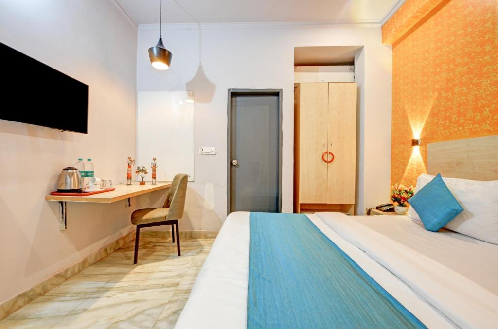 Postel nebo postele na pokoji v ubytování Royal Spark Inn1 - Medicity Gurugram, Near Medanta Hospital